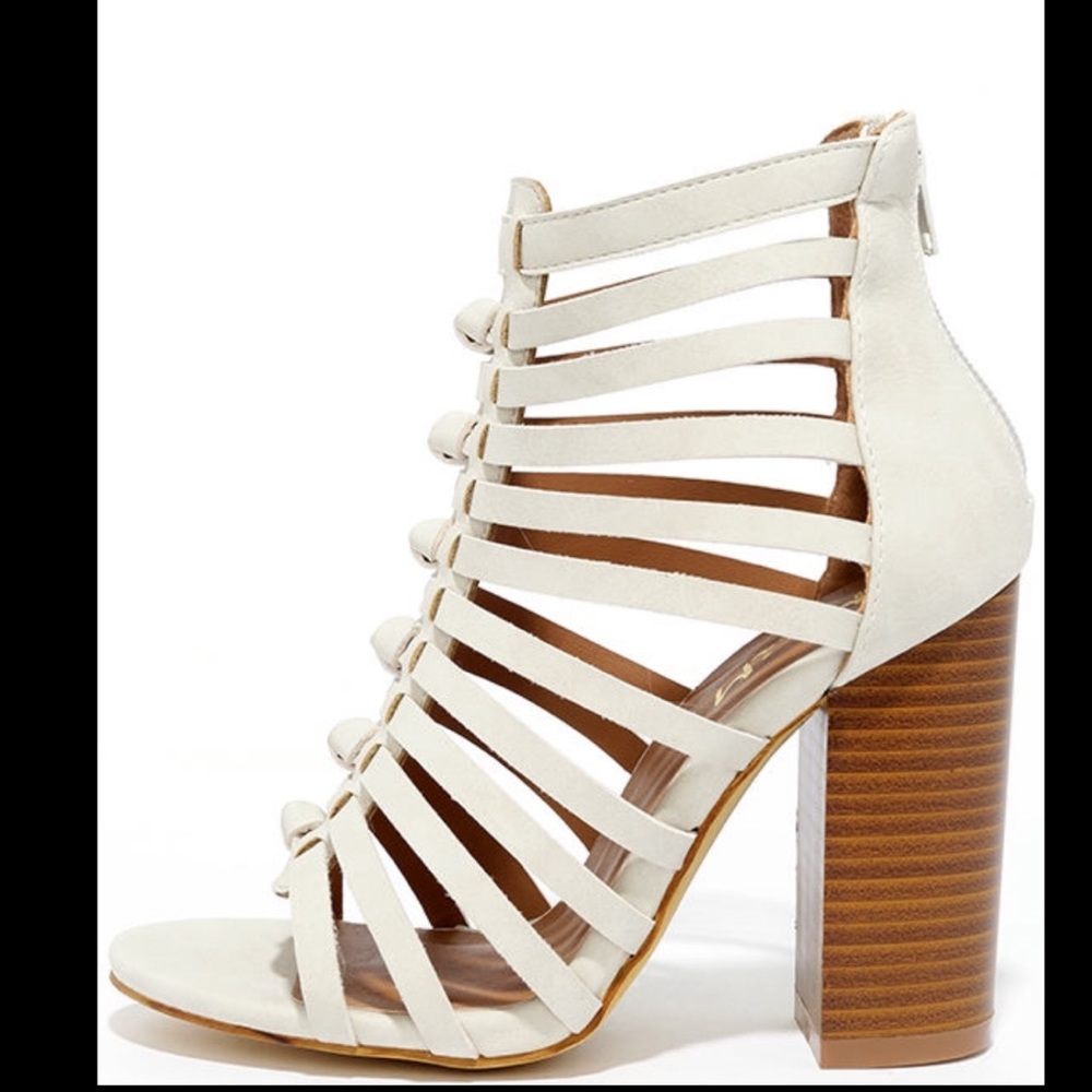 ✨ Sale✨Lulu’s white caged heels